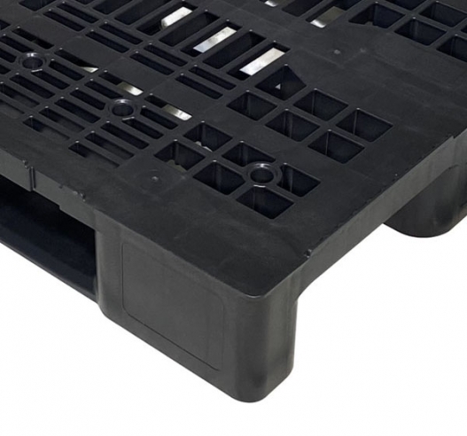 Medium Duty Plastic Pallet Detail